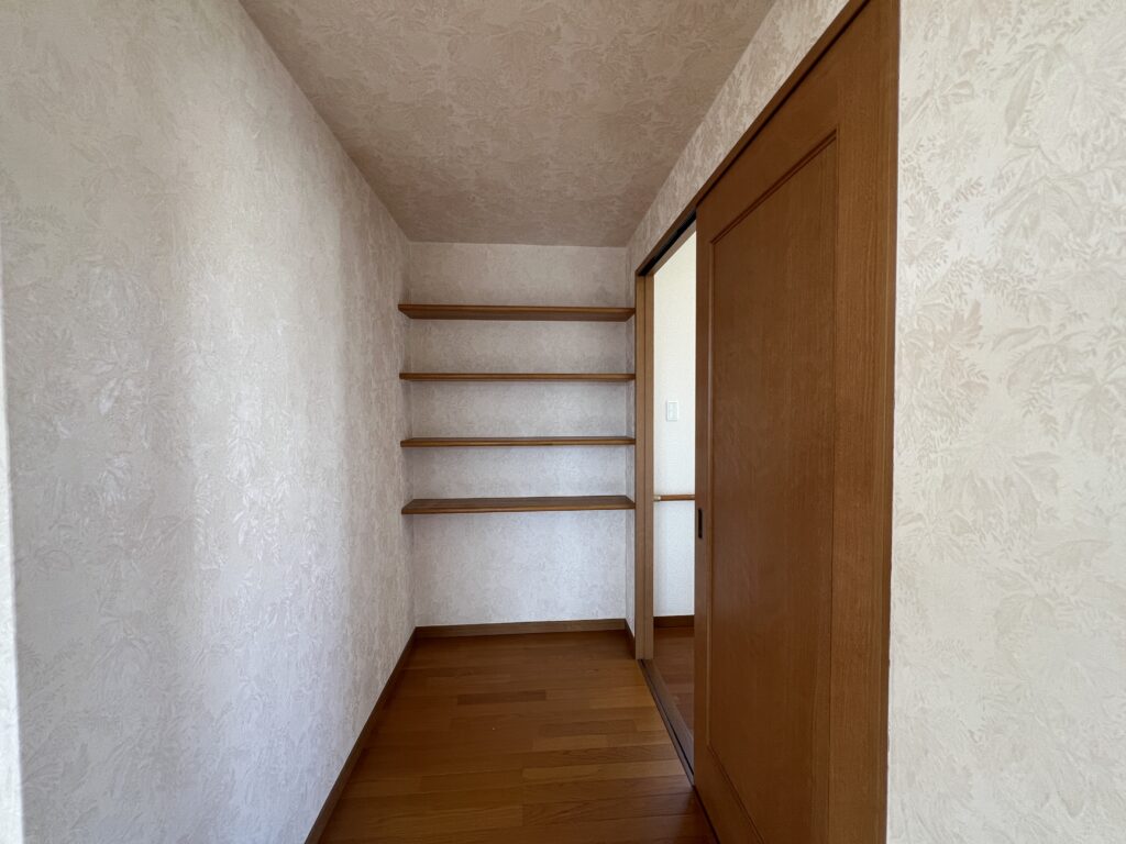 Bedroom - shelf by the door