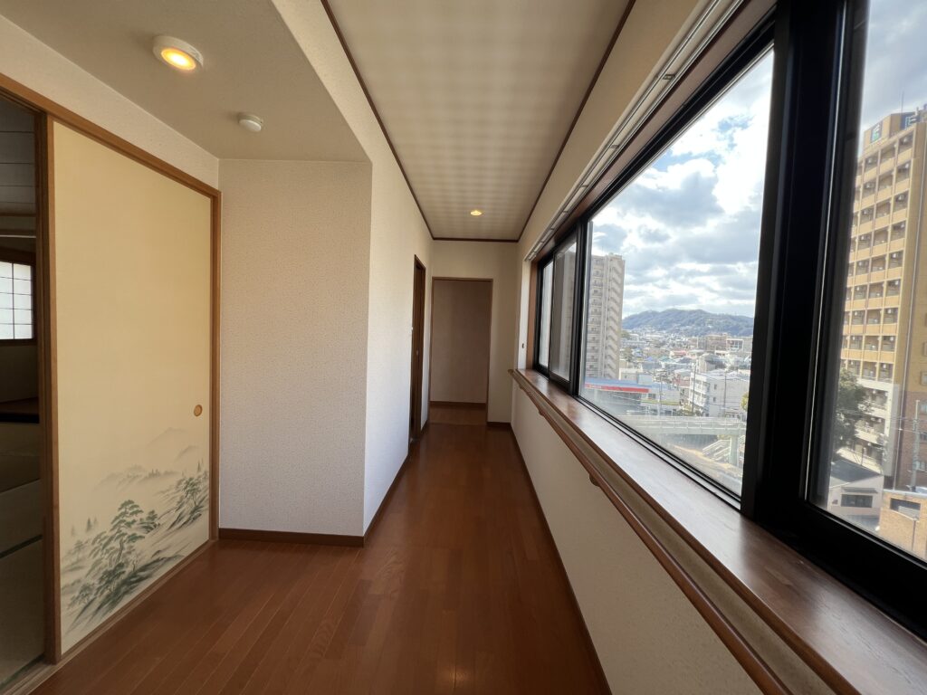 Hallway outside the Tatami room