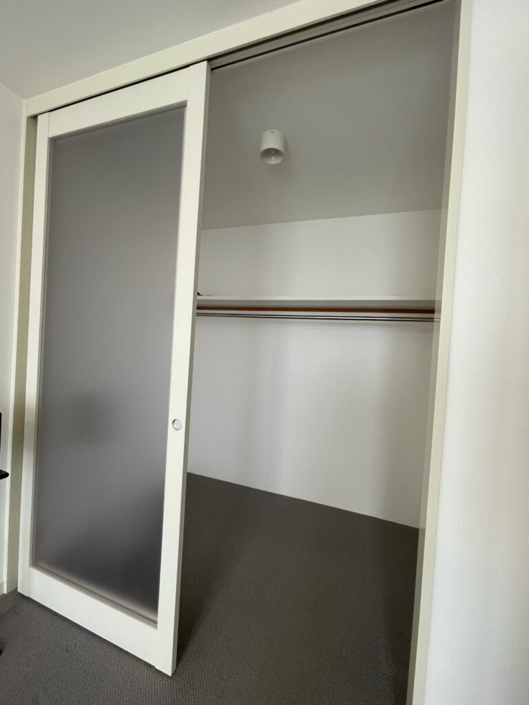 Walk-in-closet