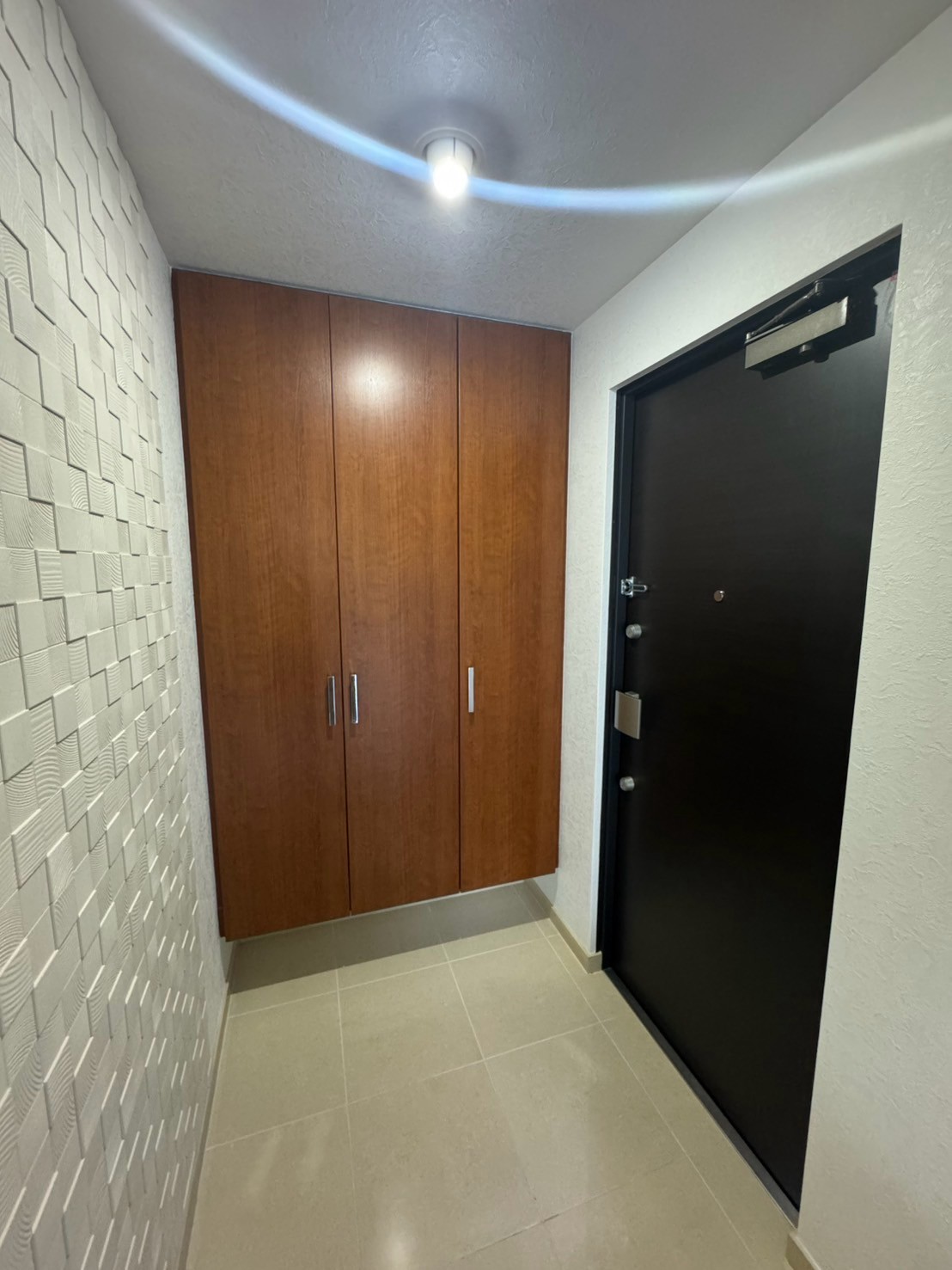 Entrance shoebox