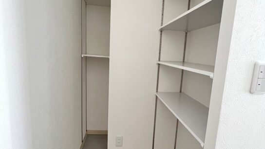 Storage (entrance)