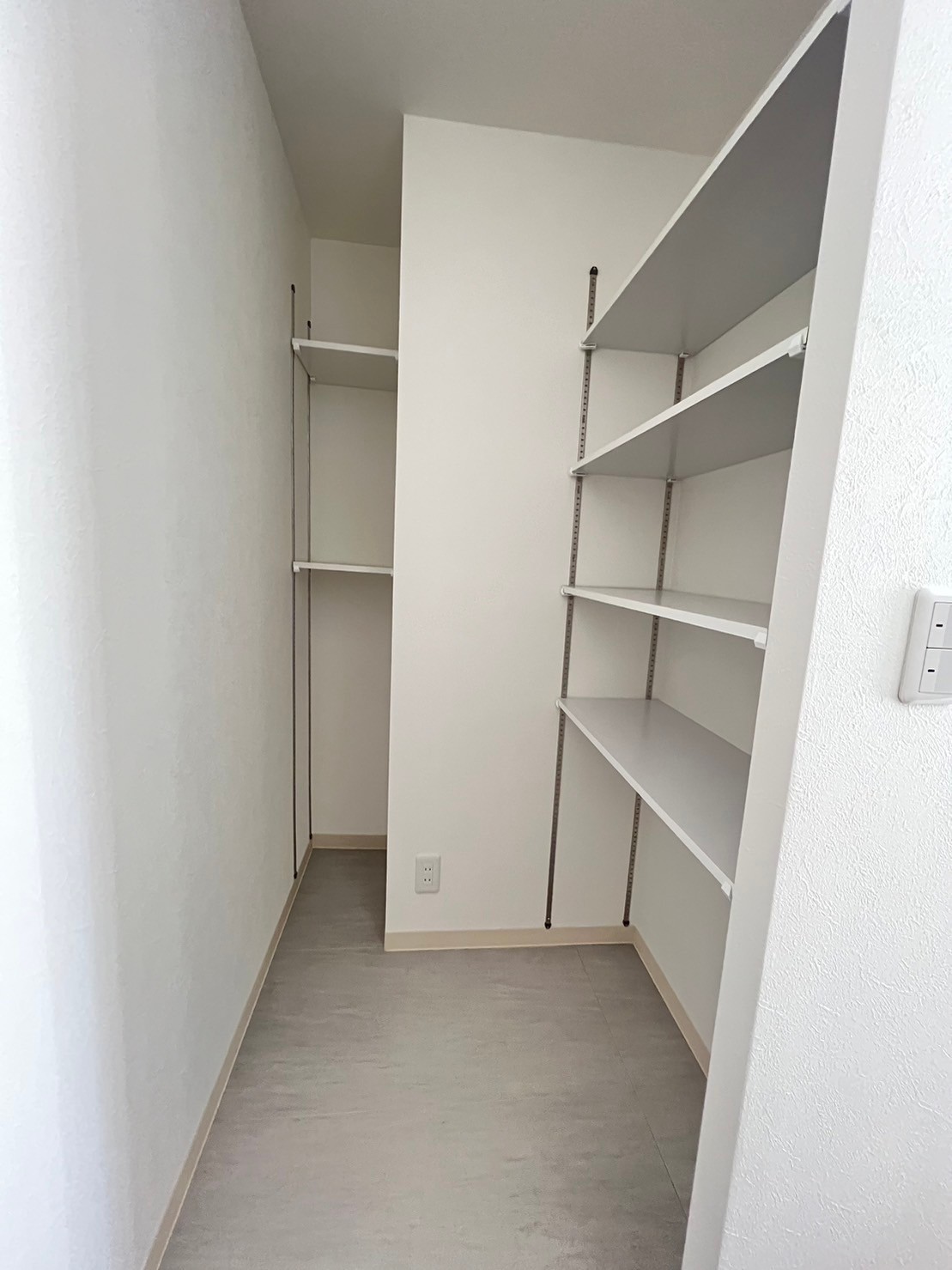 Storage (entrance)